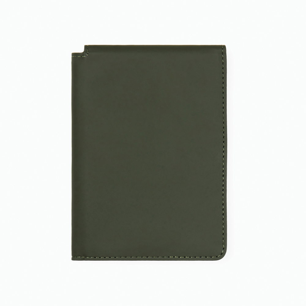 VINGA Baltimore RCS recycelte Polyester-RFID-Reisepasshülle - grün (± PMS 19-0414 TPG)